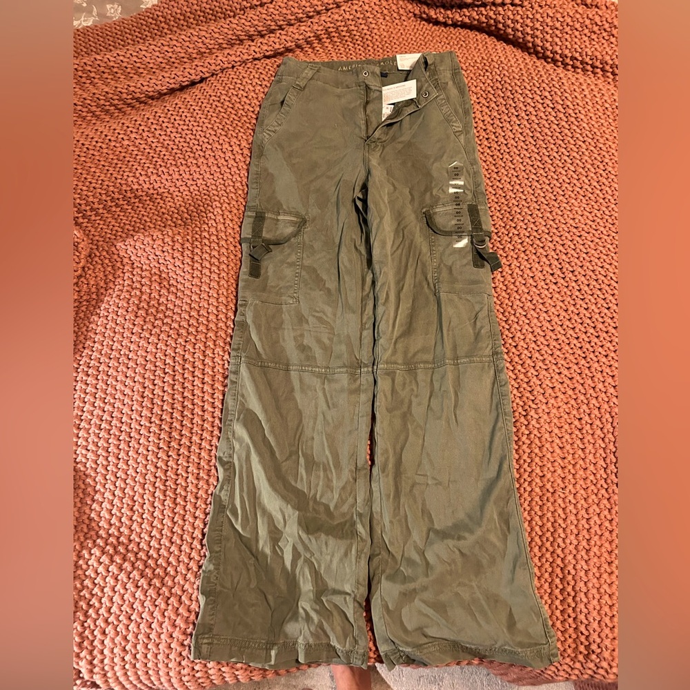 AE Dreamy Drape Stretch Cargo Super High-Waisted Baggy Wide-Leg Pant